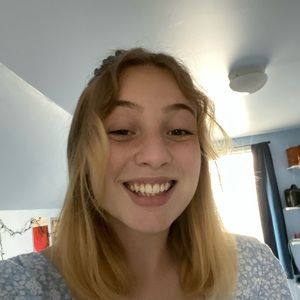 Meet your Posher, Kayla